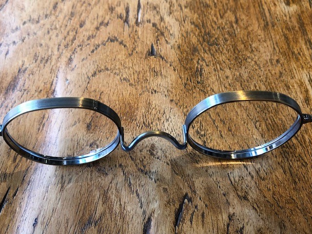 金子眼鏡ビンテージシリーズから、幅広リムが特徴の新作入荷です 