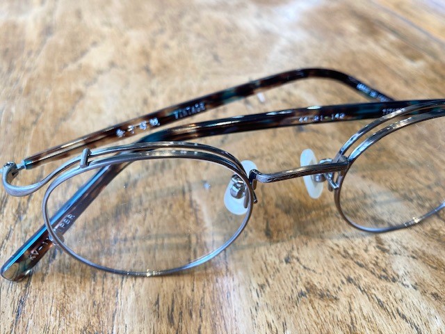 金子眼鏡VINTAGEシリーズから、クラシックなのに新しい。フローティング構造の3型が入荷！ | CREARE | ナディアパーク -  名古屋-雑貨、インテリア、ファッションなど多彩なショッピングモール、side-C情報も。